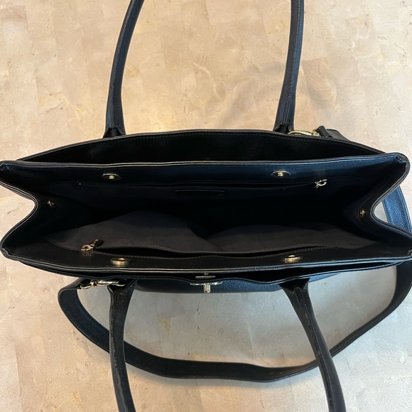 CHANEL Executive Cerf Black Tote - Picture 5 of 8